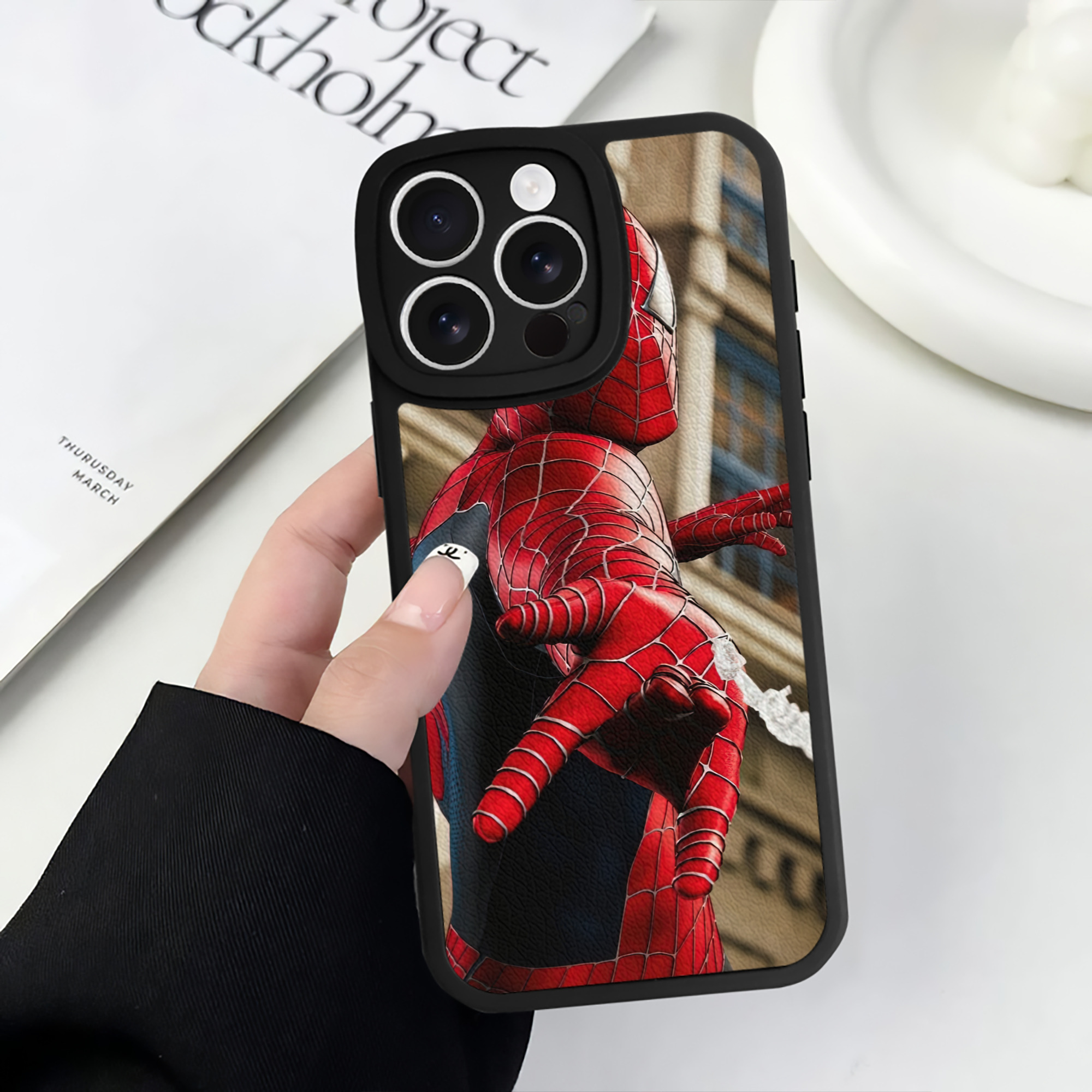 Spider Man スパイダーマン 【iPhone 16シリーズ対応】シリコンスマホケース（レザー調） 材質：シリコン